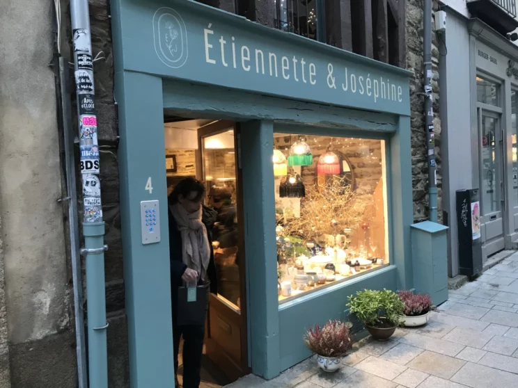 Etiennette et Joséphine, est la boutique de décoration de seconde main que Maude Lacarte a ouverte